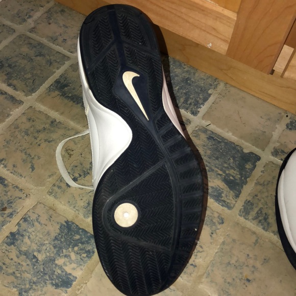 College Basketball shoes sz 9.5 - Picture 2 of 3